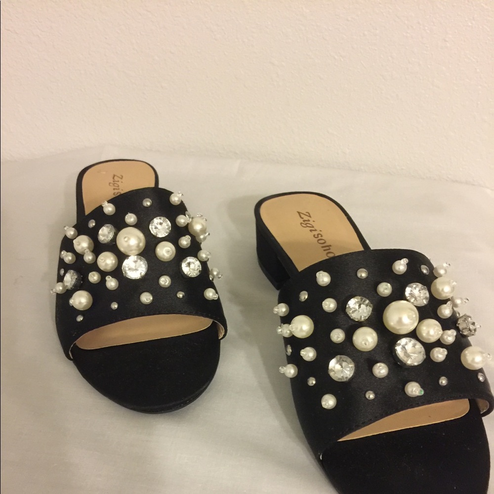 Black decorative Sandals